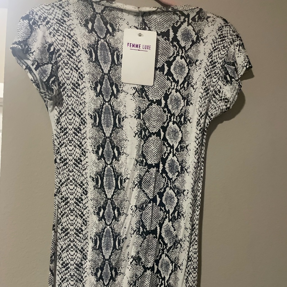 Snakeskin tshirt dess